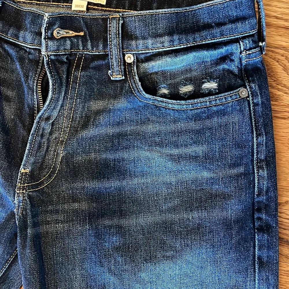 NWOT Men’s Lucky Brand Jeans 363 distressed Vintage Straight Yellowstone 30x32 - Picture 13 of 15